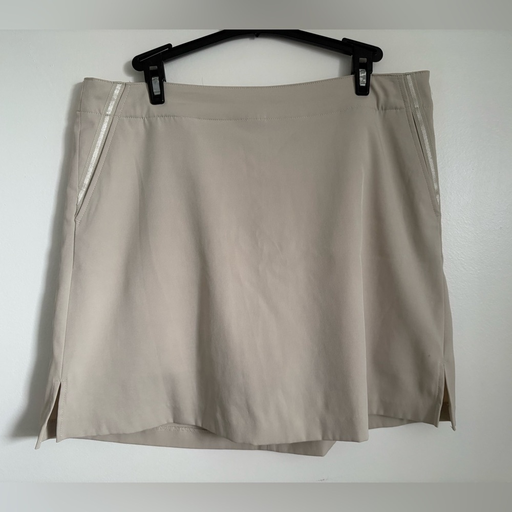 NWT Lady Hagen Elegant khaki Golf Skort 3 pockets Back zipper